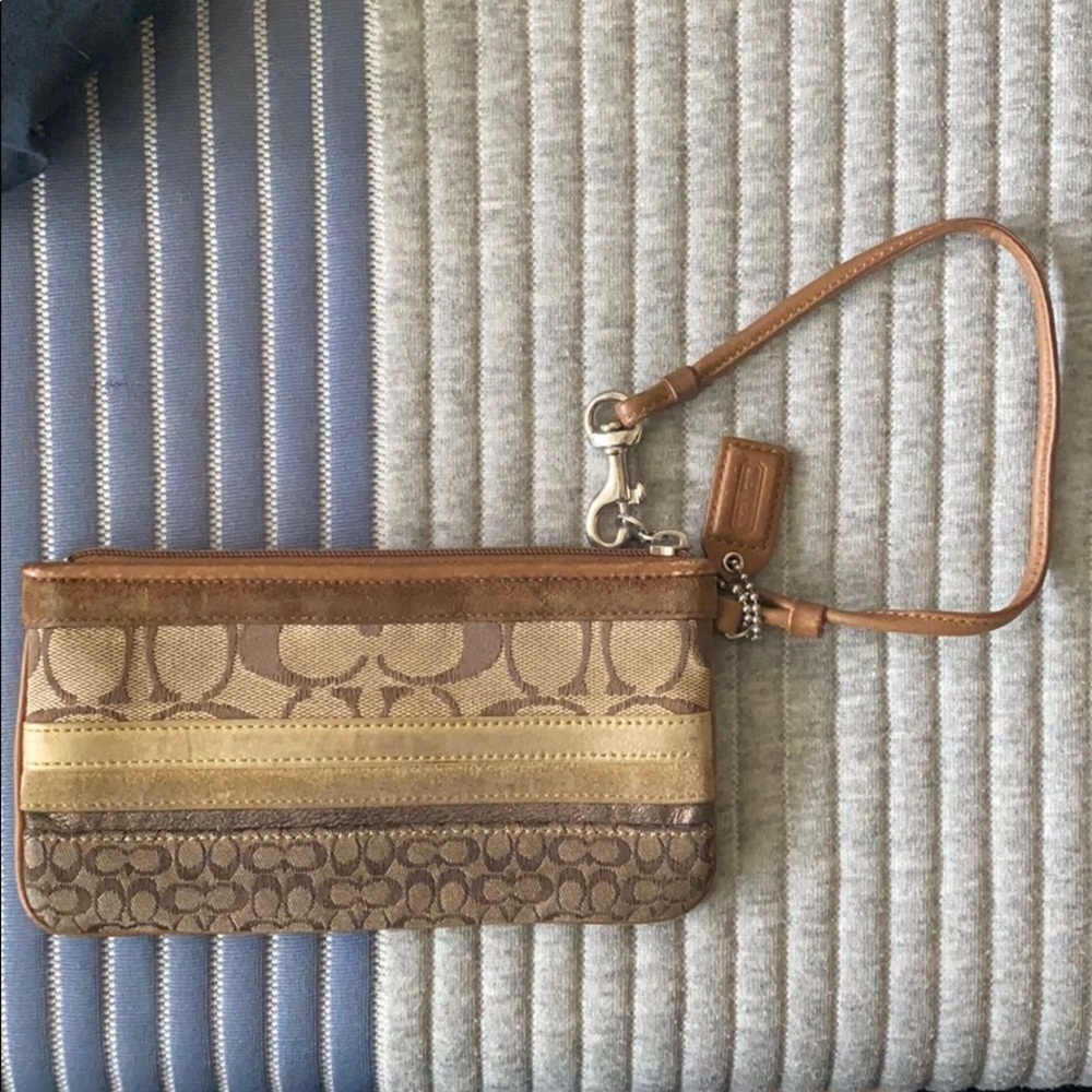 Coach Wristlet🎋FREE w/PURCHASE